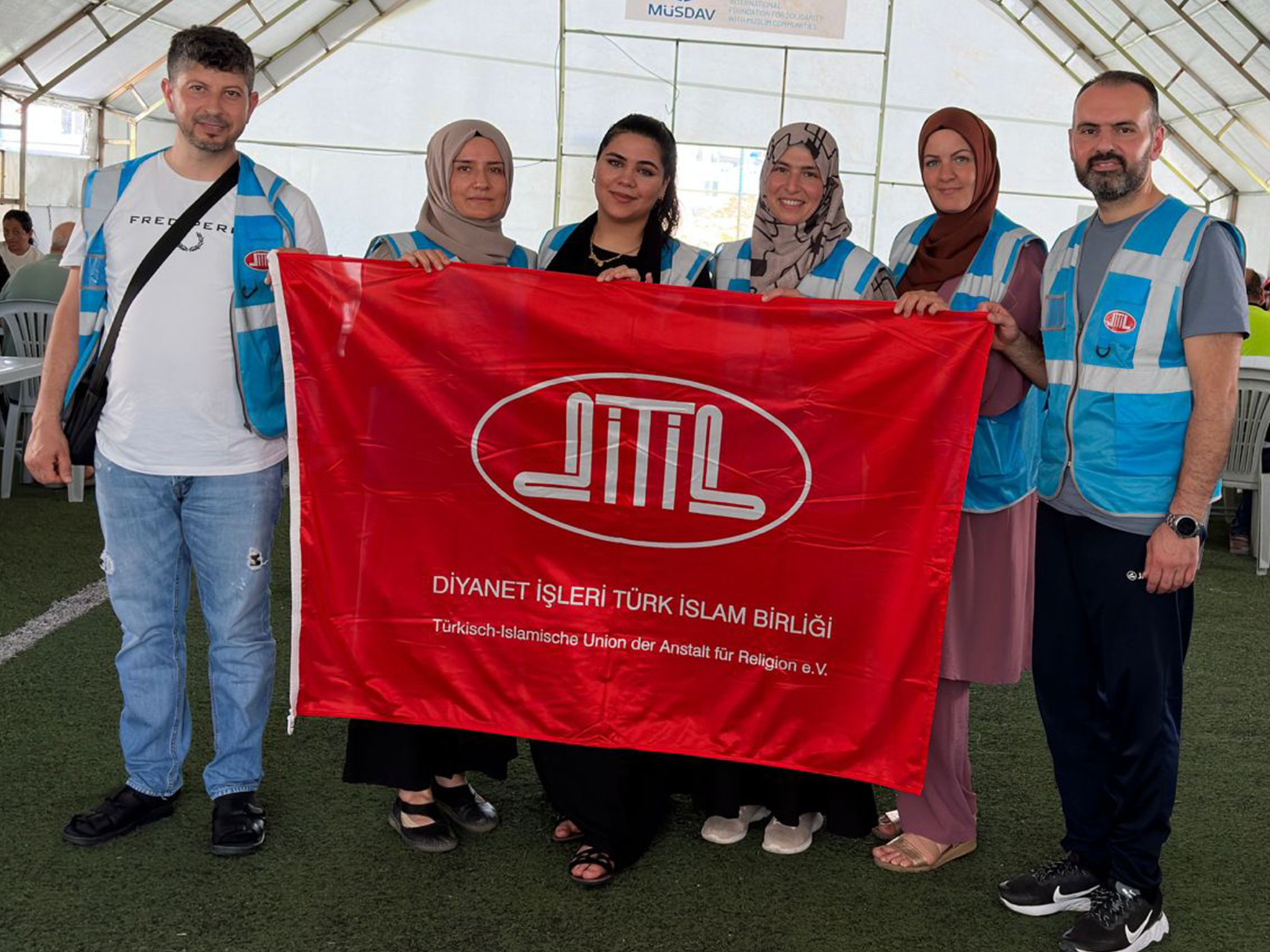 galeri almanya gonulluler defne cocuklara mora 4irzcXBjl