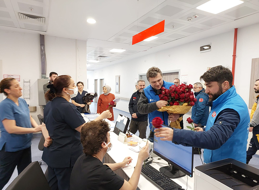 galeri ditib depremzede hastane ziyare kqchKGGXBT