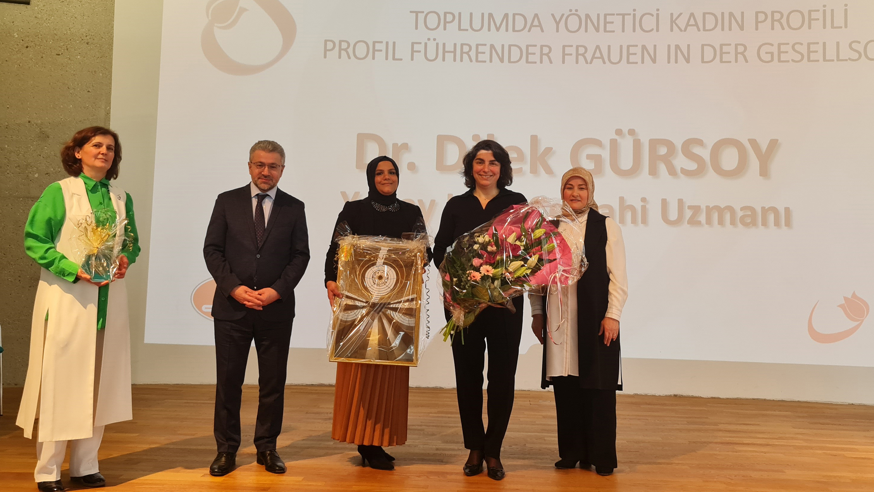 galeri ditib konferans dilek gursoy plaket takdi 3UfIs