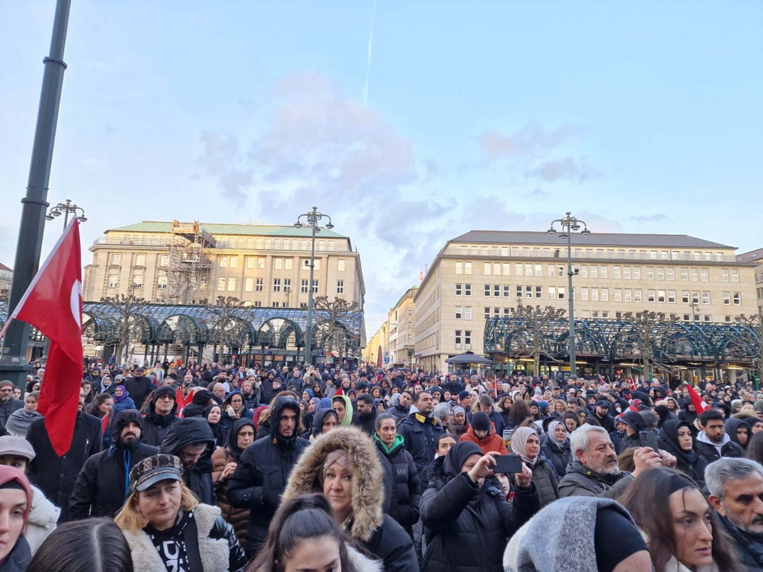 Hamburg ve Heilbronn kentlerinde depremzedeler için dua edildi