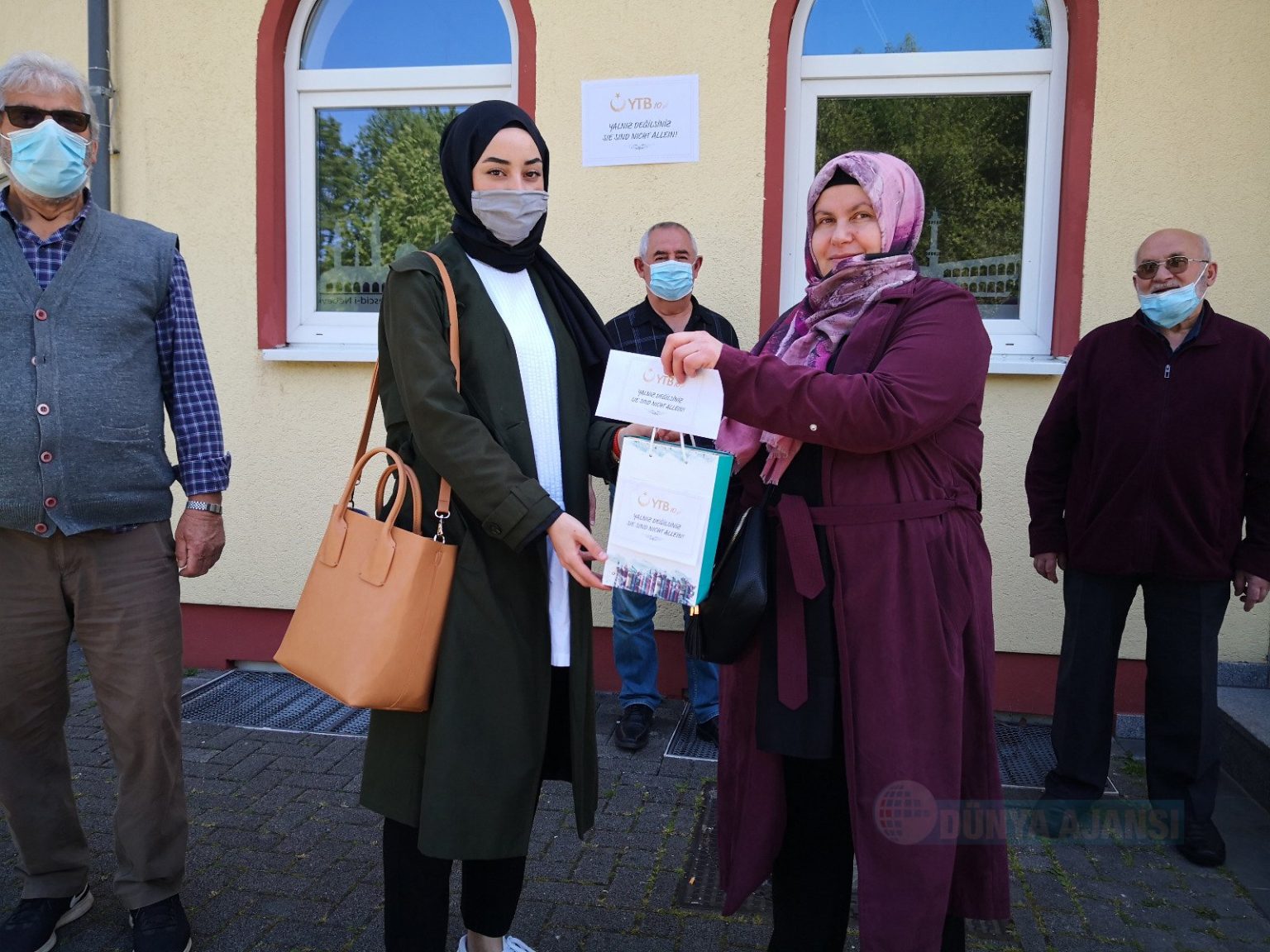 Hürth DİTİB Camii ve YTB'den ihtiyaç sahiplerine yardım