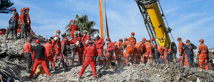 İzmir'de can kaybı 55'e yükseldi