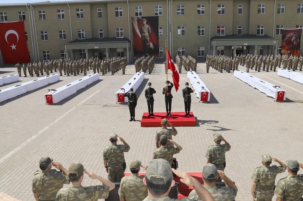 AK Parti Genel Başkan Yardımcısı Sırakaya