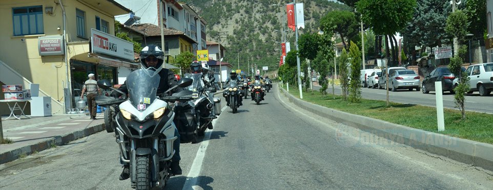 Almanya'dan Çin'e motosikletle gitmeye karar verdiler