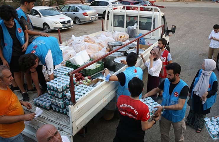 TDV yangın bölgesinde vatandaşlara ayni ve nakdi yardım