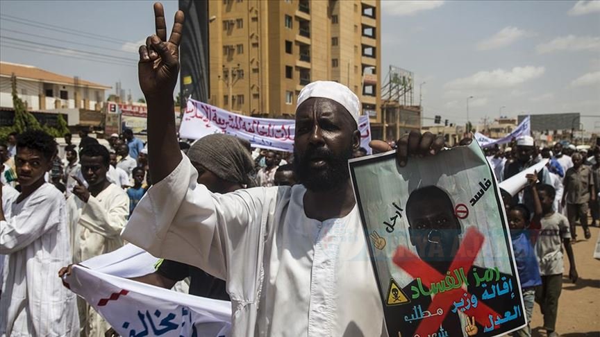 Sudan halkı 'dini konulardaki reformu' protesto etti