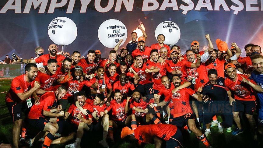 Süper Lig'de ilk üçe giren takımlar: M.Başakşehir