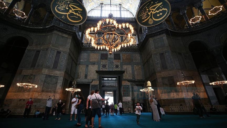 Ayasofya-i Kebir Cami-i Şerifi'ne ziyaretçi akını