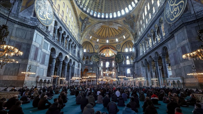 Osmanlı Hanedan Reisi Osmanoğlu için Ayasofya-i Kebir Camii'nde gıyabi cenaze namazı kılındı