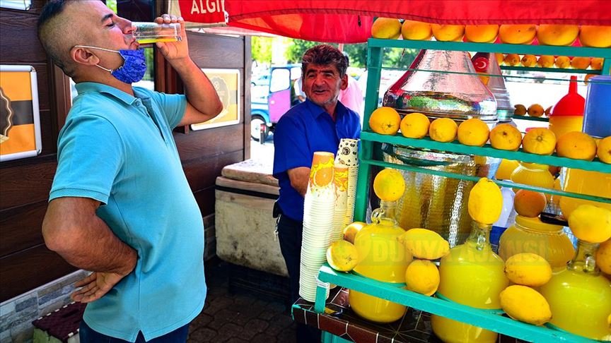 Konya'da limonatasıyla 43 yıldır müşterilerinin içini ferahlatıyor