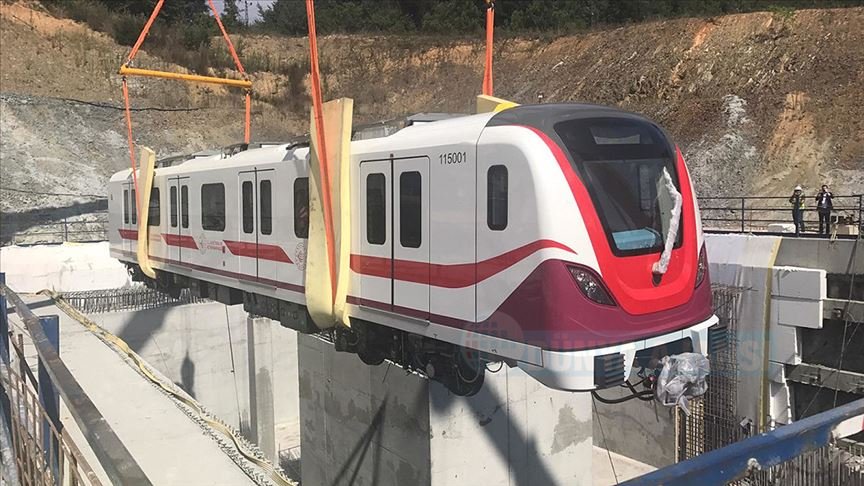 Gayrettepe-İstanbul Havalimanı Metrosu'nda tren raylara indi