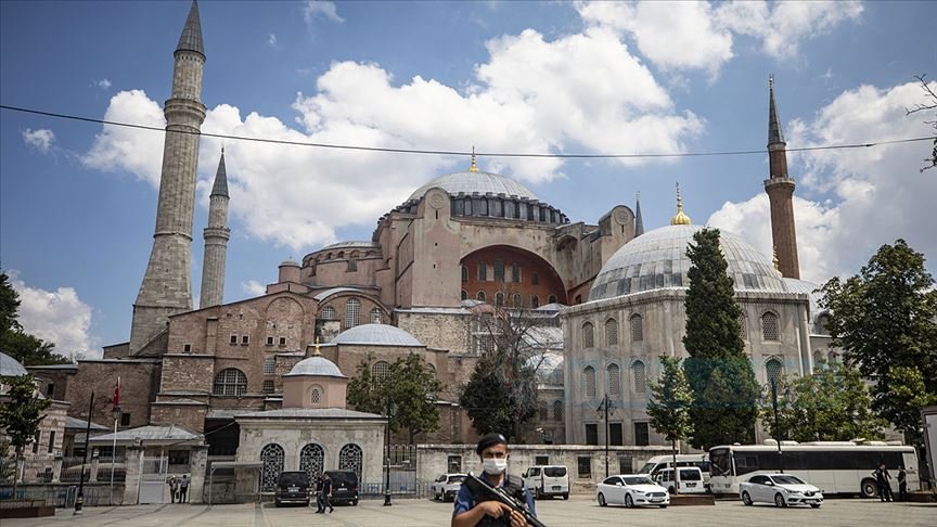 Ayasofya Camii'nin açılış hazırlıkları tüm hızıyla sürüyor