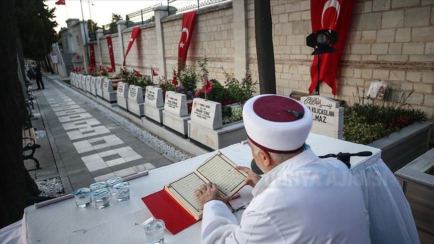 İstanbul'da '15 Temmuz Şehitleri Hatim Programı' başladı