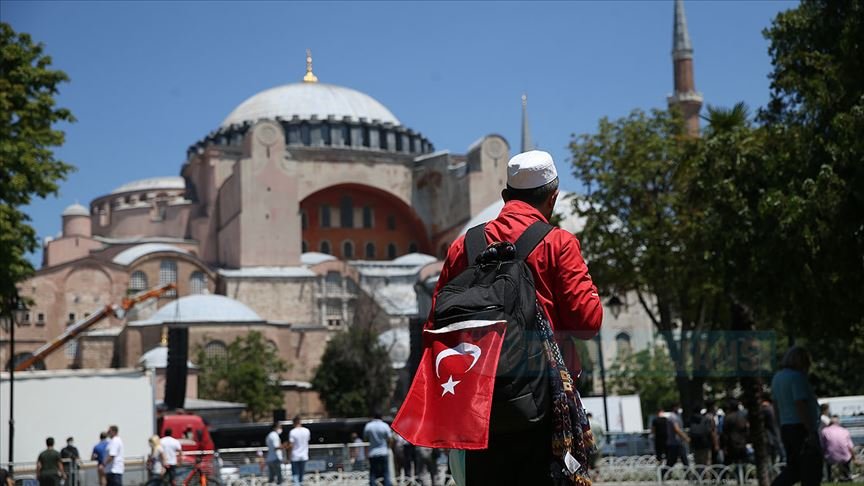 Ayasofya Camii'nde namaz kılmak için Türkiye'nin dört bir tarafından akın ettiler