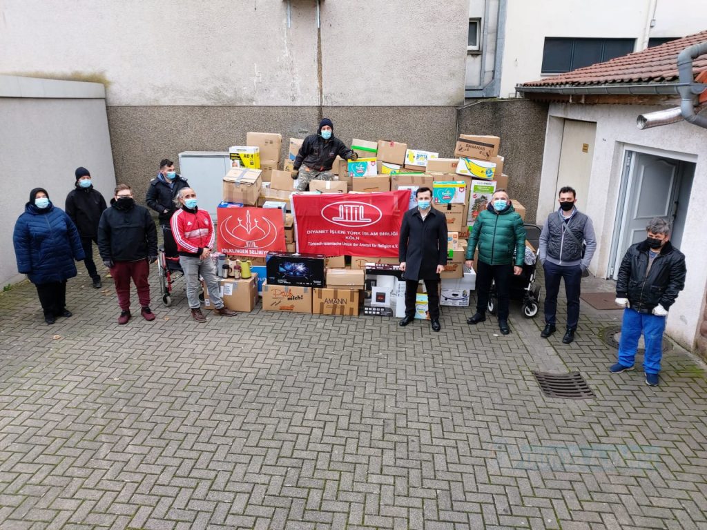 Völklingen DİTİB Camii mültecilere yardım paketi gönderdi