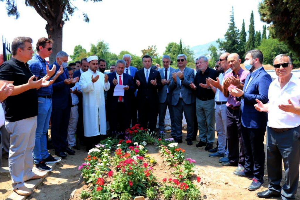 Dışişleri Bakan Yardımcısı Kıran Ahmet Mete'nin kabrini ziyaret etti