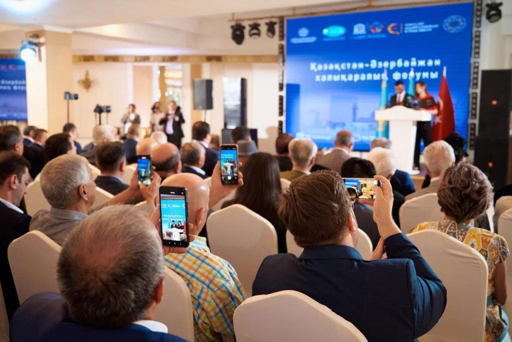 Almatı'da Haydar Aliyev anısına uluslararası forum 10 Almati5