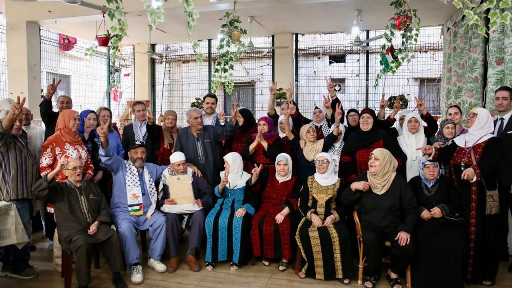 YTB Başkanı Eren, tarihin tanığı Sabra-Şatilla Kampı’nda duygusal anlar yaşadı 1 YTB Lubnan Multeci Kampi2