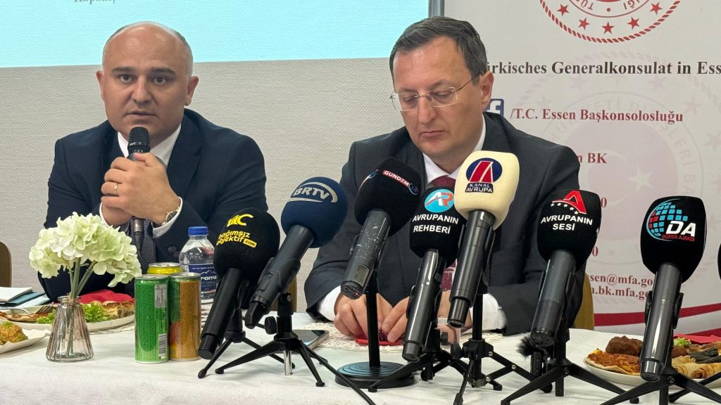 Berlin Büyükelçisi Gökhan Turan, Türk STK temsilcileriyle Dortmund’da bir araya geldi 14 essen buyukelci turan stk toplanti 1 1