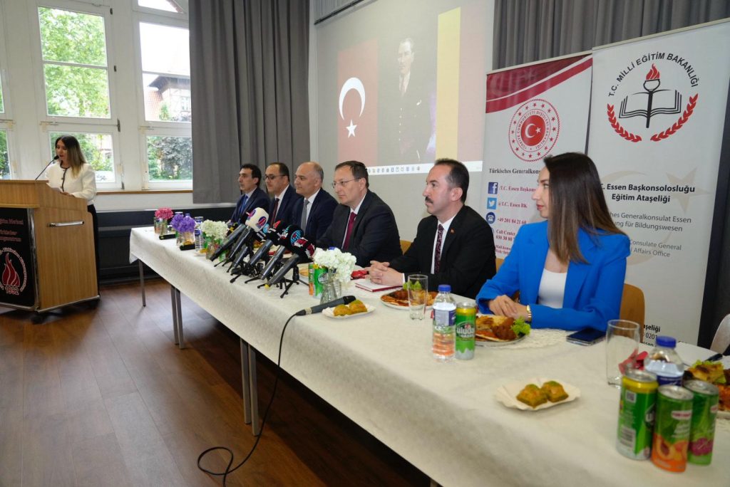 Berlin Büyükelçisi Gökhan Turan, Türk STK temsilcileriyle Dortmund’da bir araya geldi 7 essen buyukelci turan stk toplanti 13