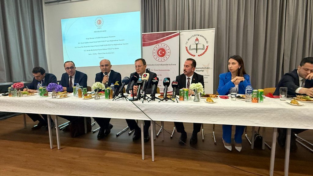 Berlin Büyükelçisi Gökhan Turan, Türk STK temsilcileriyle Dortmund’da bir araya geldi 15 essen buyukelci turan stk toplanti 2 1