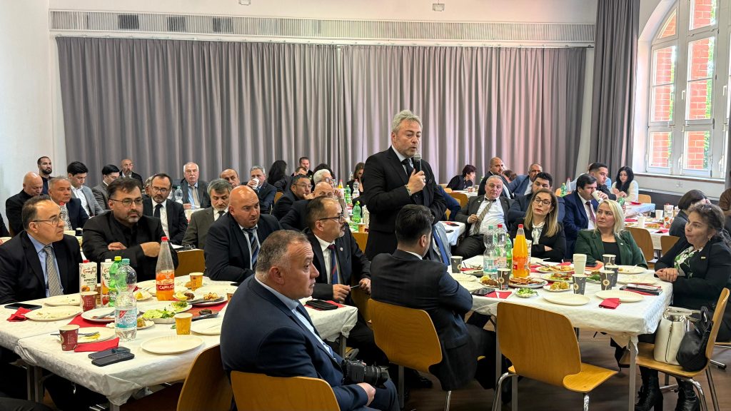 Berlin Büyükelçisi Gökhan Turan, Türk STK temsilcileriyle Dortmund’da bir araya geldi 17 essen buyukelci turan stk toplanti 4
