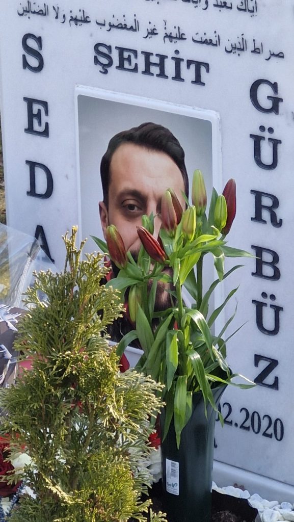 Anneler Günü'nde herkes evladına sarıldı, anne Gürbüz mezar taşına 1 hanau gurbuz2