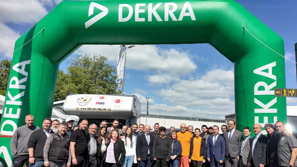 İpekyolu Rallisi, 17 bin kilometrelik yolculuk için start aldı 1 ipekyonu ralli1