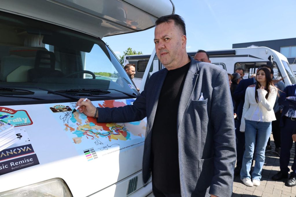 İpekyolu Rallisi, 17 bin kilometrelik yolculuk için start aldı 17 ipekyonu ralli15