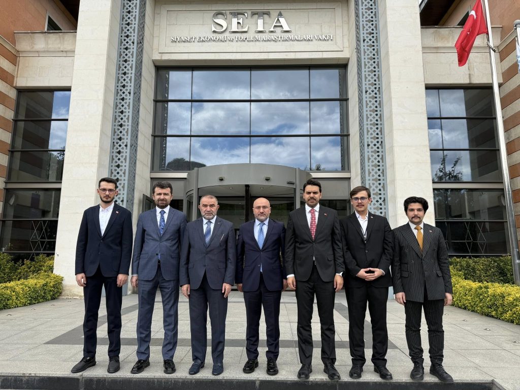 SETA Raporu: "Türkiye'de 350 binden fazla uluslararası öğrenci eğitim görüyor" 10 seta ytb8