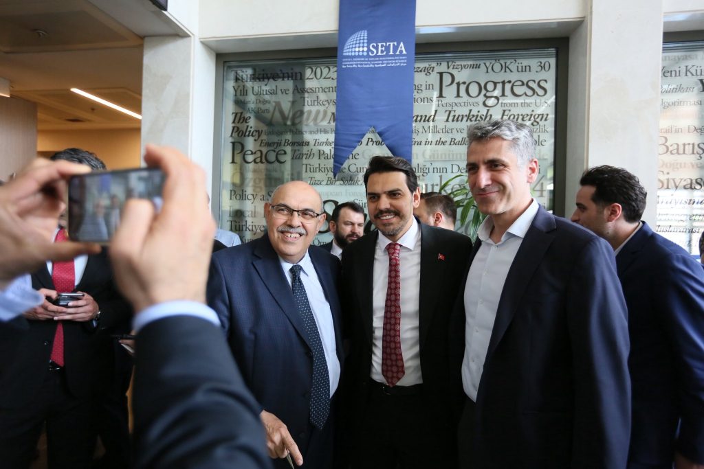 SETA Raporu: "Türkiye'de 350 binden fazla uluslararası öğrenci eğitim görüyor" 11 seta ytb9