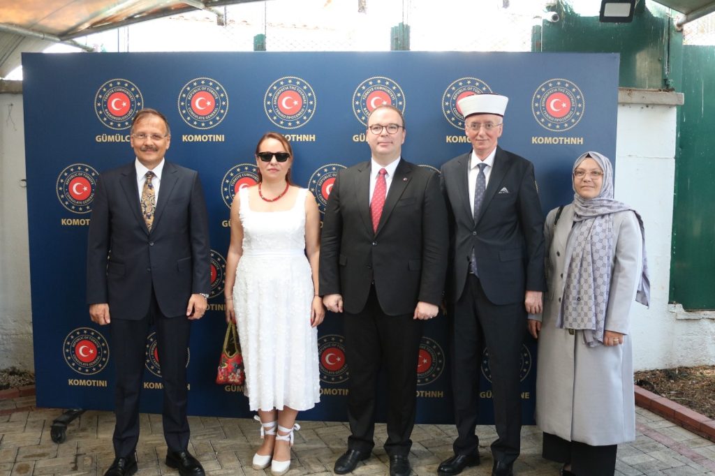 Gümülcine Başkonsolosluğu’nda bayram coşkusu 9 bgumulcuni bayramlasma2