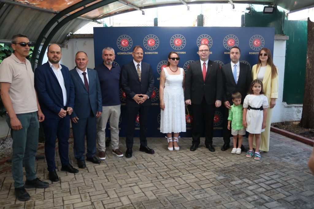 Gümülcine Başkonsolosluğu’nda bayram coşkusu 8 bgumulcuni bayramlasma4