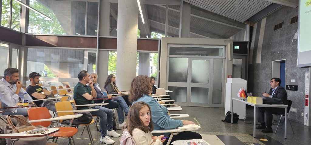 Almanya'da bir Türk girişimcinin başarı hikayesi: Ömer Koray Ünal ile E-Ticaret 11 konl uni seminer1