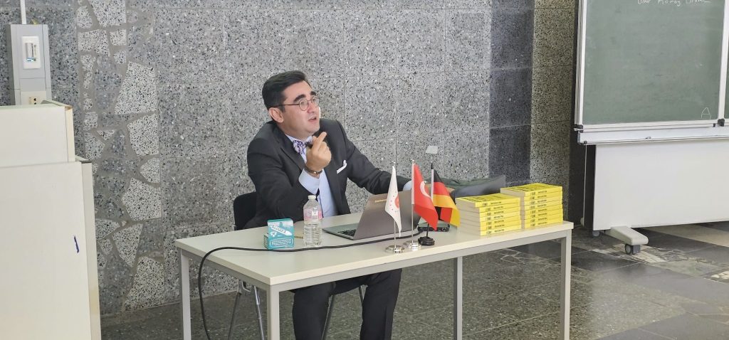 Almanya'da bir Türk girişimcinin başarı hikayesi: Ömer Koray Ünal ile E-Ticaret 8 konl uni seminer7