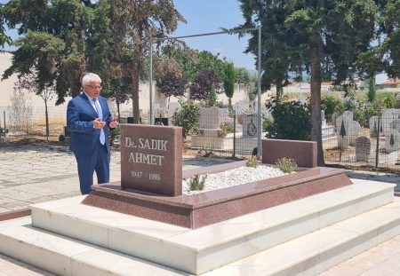 tika kabir ziyaret3