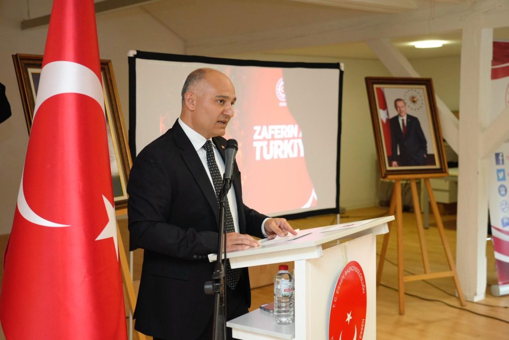 Başkonsolos Aydın: "Bu millet 15 Temmuz'da gereken cevabı cermiştir" 16 essen 15Temmuz 11