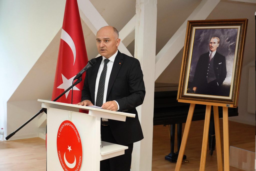 Başkonsolos Aydın: "Bu millet 15 Temmuz'da gereken cevabı cermiştir" 14 essen 15Temmuz 13
