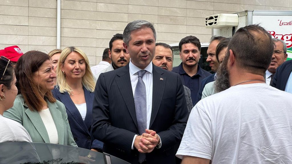 AK Parti Genel Başkan Yardımcısı Sırakaya Kapıkule’de gurbetçilerle bir araya geldi 12 kapikule de gurbetci 1