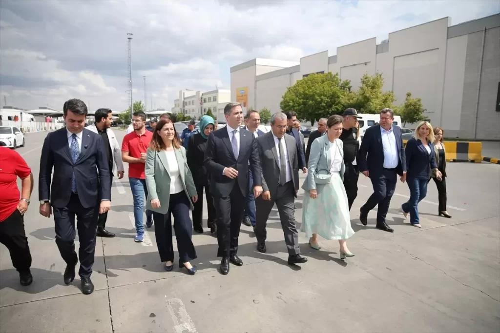 AK Parti Genel Başkan Yardımcısı Sırakaya Kapıkule’de gurbetçilerle bir araya geldi 9 kapikule de gurbetci