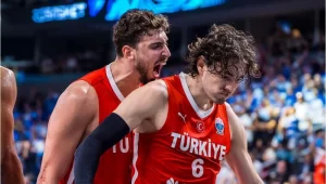 12 dev adam in yunanistan zafe