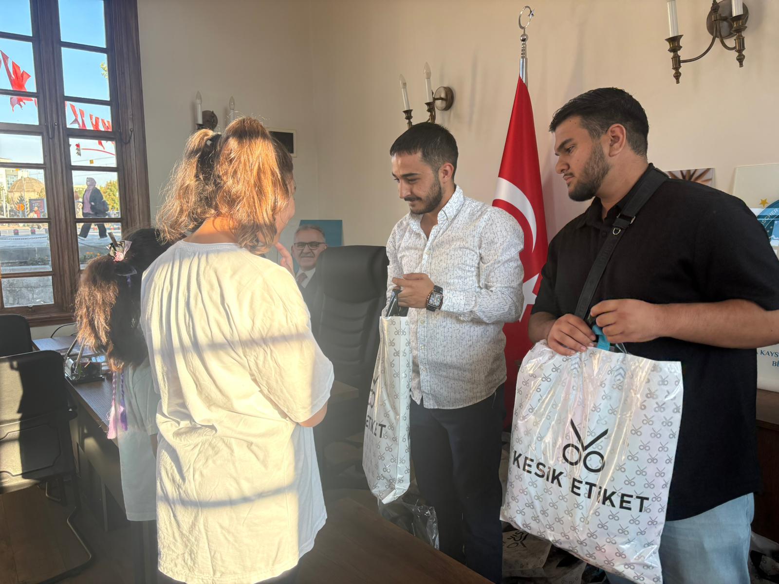 AKİB Kırtasiye Dağıtımı