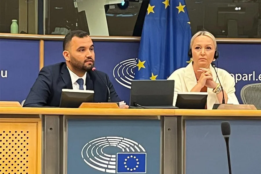 Asafoğlu Avrupa Parlamentosu'nda konuşuyor
