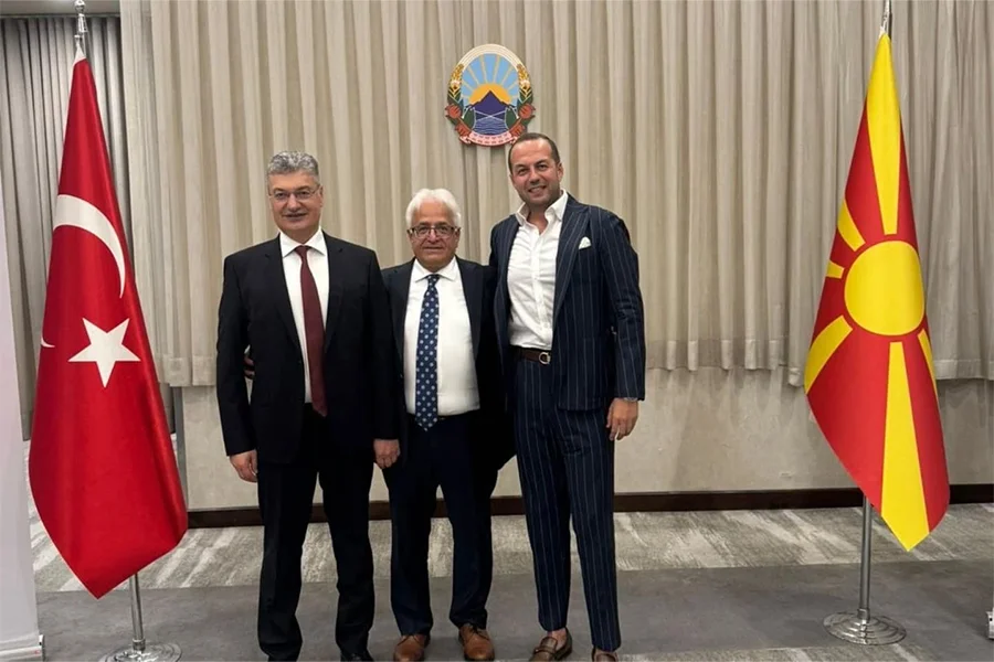 Davetliler ve konuklar