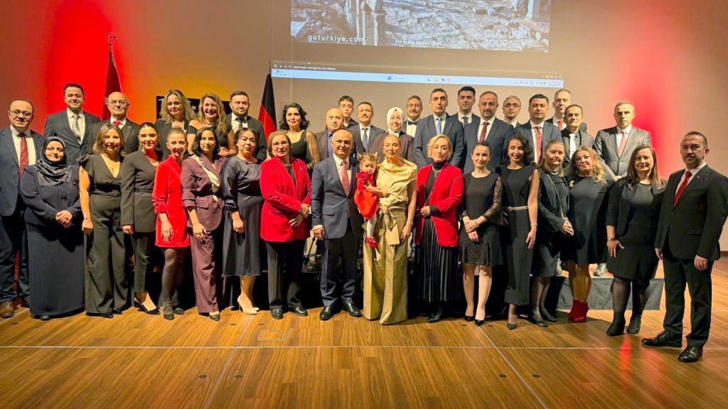 Essen’de Cumhuriyet Bayramı coşkusu zirve yaptı 3 essen cumhuriyet kutlama1