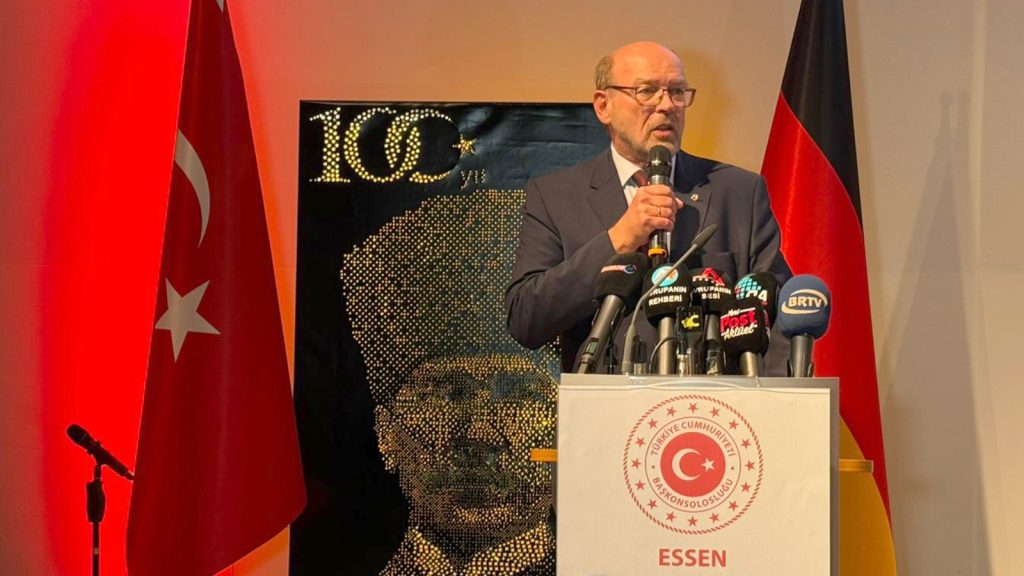 Essen’de Cumhuriyet Bayramı coşkusu zirve yaptı 18 essen cumhuriyet kutlama11