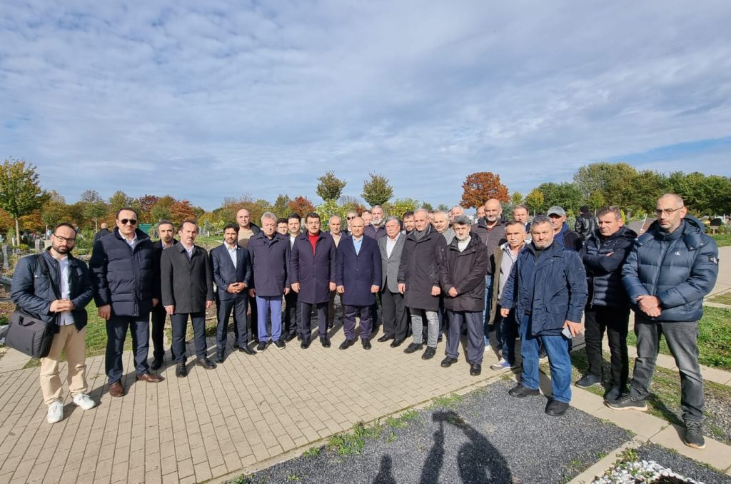 Başkonsolos ve milletvekili, Essen’de tahrip edilen müslüman mezarlığını ziyaret etti 1 essen mezarlik ziyareti1