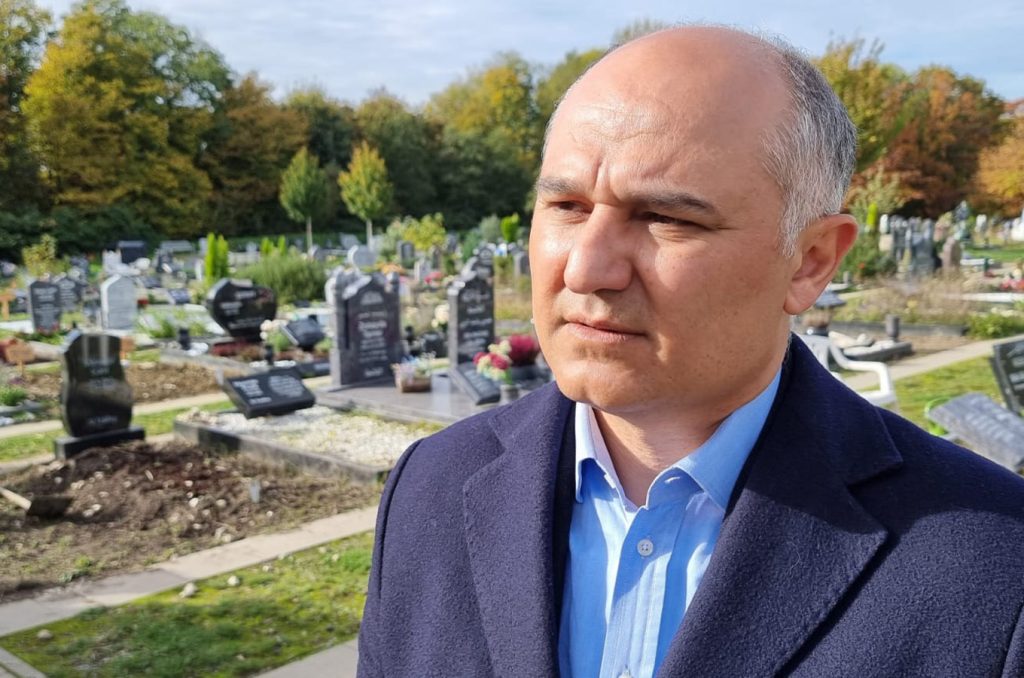 Başkonsolos ve milletvekili, Essen’de tahrip edilen müslüman mezarlığını ziyaret etti 3 essen mezarlik ziyareti3