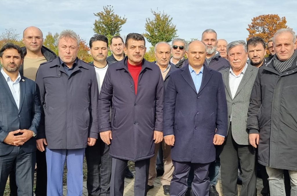 Başkonsolos ve milletvekili, Essen’de tahrip edilen müslüman mezarlığını ziyaret etti 13 essen mezarlik ziyareti4