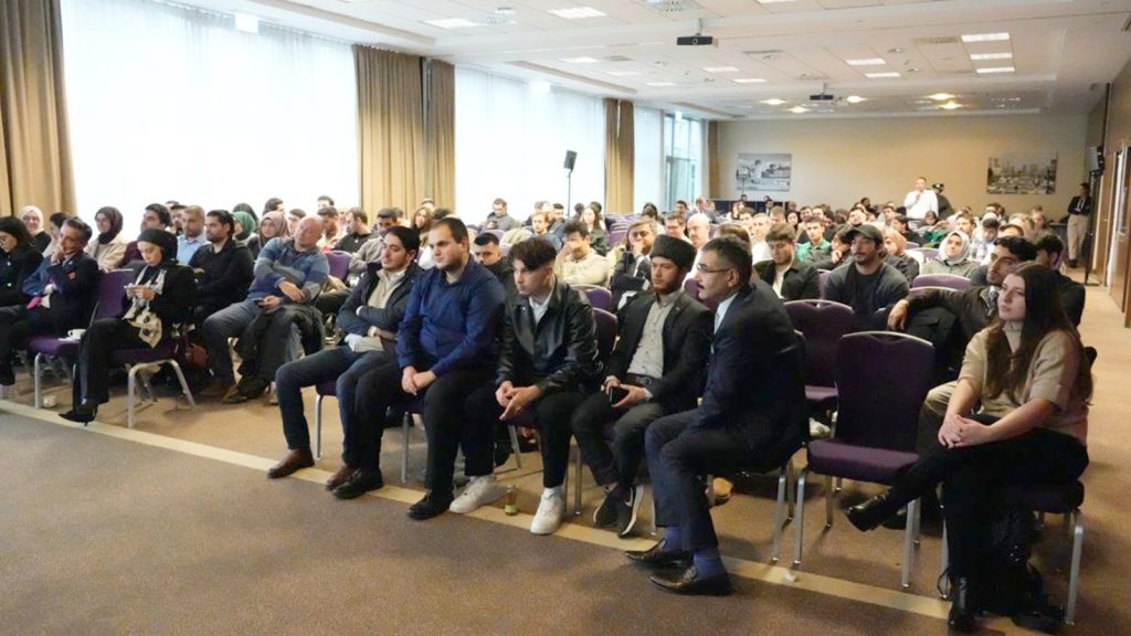 “Milli Yetkinlik Hamlesi” Avrupa’da: 250 genç Düsseldorf’ta savunma sanayiiyle buluştu 13 ssb dusseldorf5